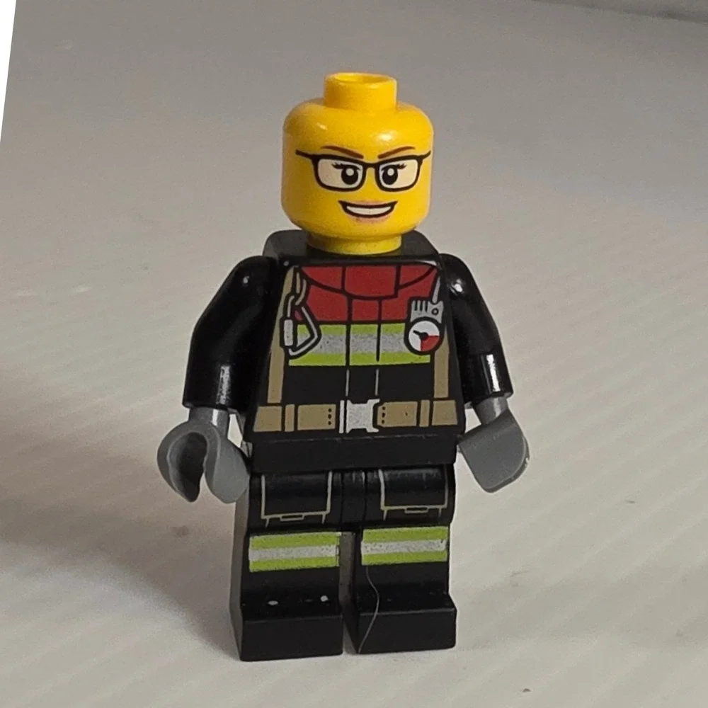LEGO Minifigure Small Black Yellow Excellent‎ cty0640